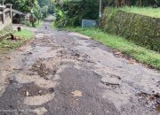 Jalan Kabupaten Yang Menghubungkan Desa Sindang Kempeng Dan Desa Greged Miris Untuk Dilalui Pengguna Jalan