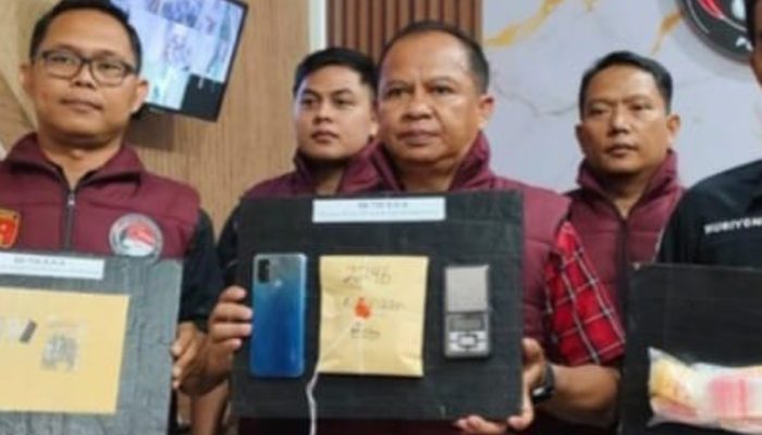 Simpan Sabu di Atap Kamar Mandi Pengedar di Ciduk di Kuningan