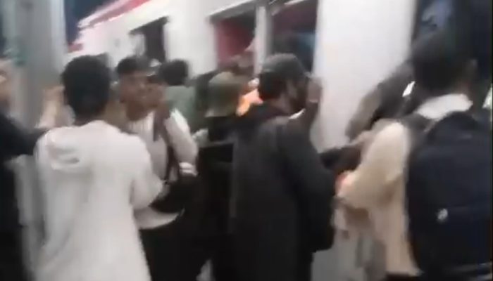 Tabrakan KA Argo Bromo Anggrek dan KRL di Bekasi Timur, 6 Orang Meninggal dan 64 Dirawat