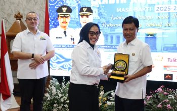 Pengukuhan Kadin Kota Cirebon, Wali Kota Tekankan Kolaborasi Jadi Kunci Pertumbuhan Ekonomi