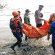 Anak Hanyut di Sungai Kriyan Ditemukan, Babinsa Turut Evakuasi Jenazah di Hari Ketiga Pencarian