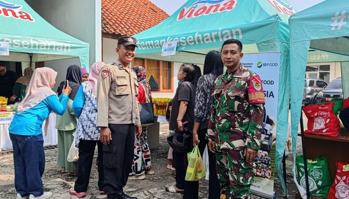 Babinsa Sukapura Monitor Kegiatan Pasar Murah Jawa Barat dan Gerakan Pangan Murah Idul Adha