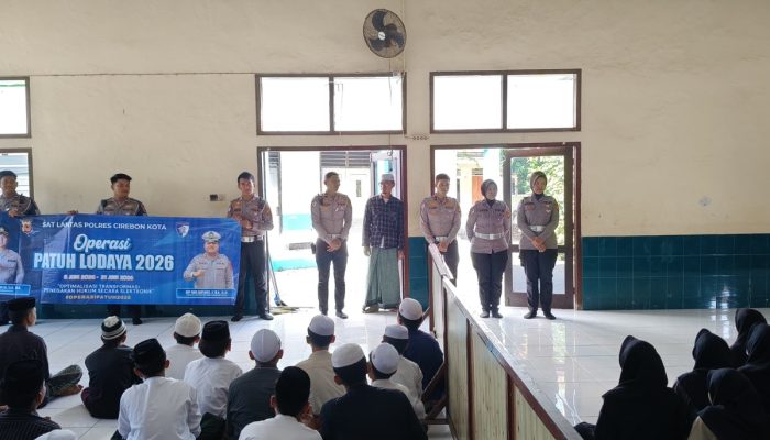 Satlantas Polres Cirebon Kota Sosialisasi Tertib Berlalu Lintas di Ponpes Jagasatru