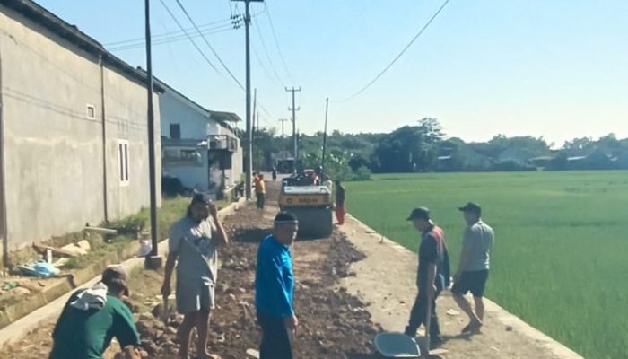 Warga Grand Firdaus 3 Kompak Gelar Kerja Bakti Bersihkan Jalan Utama dan Saluran Drainase Antisipasi Banjir