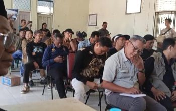 Warga Karangsembung Desak Pemkab Cirebon Segera Perbaiki Jalan Rusak dan Tangani Persoalan Sampah