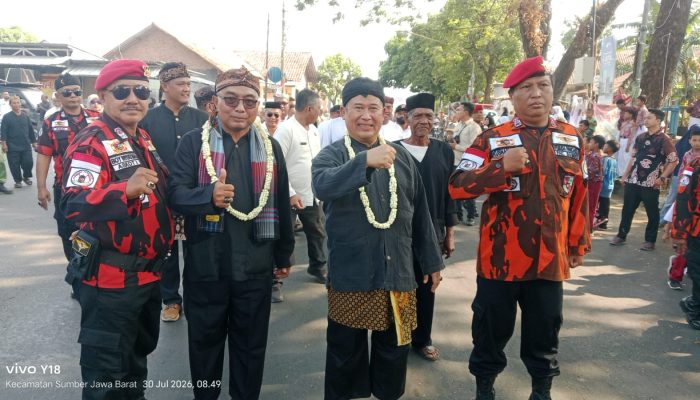 RATUSAN WARGA PADATI TRADISI “NGUNJUNG BUYUT PLANGON” DI PLANGON KELURAHAN BABAKAN