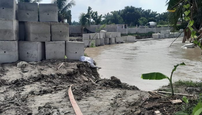 Disorot Keras !! Proyek Rp.13,7 Miliar Sungai Sibarau Diduga Bermasalah, Pengawas “Cuci Tangan” dan Lempar ke Pihak Tak Berkompeten