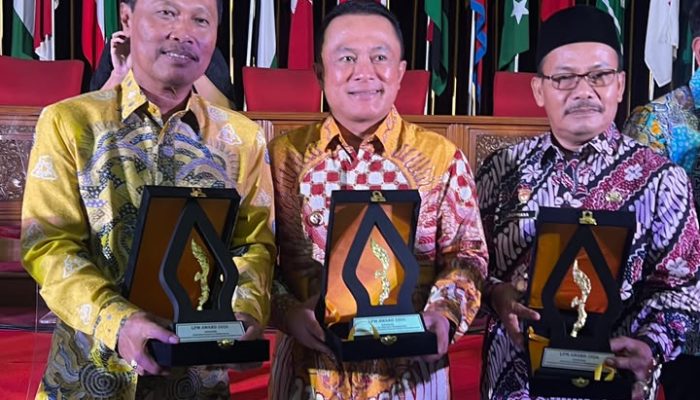 Wali Kota Cirebon Raih LPM Award 2026, Komitmen Pemberdayaan Masyarakat Mendapat Apresiasi Nasional
