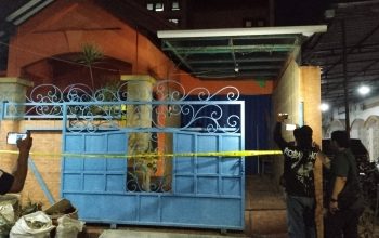 Puluhan Orang Diduga Pelaku Penagih Hutang Dengan Adanya Izin Lurah Pelaku Dengan Bebas Bobol Rumah Dimalam Hari Dan Jarah Isi Rumah