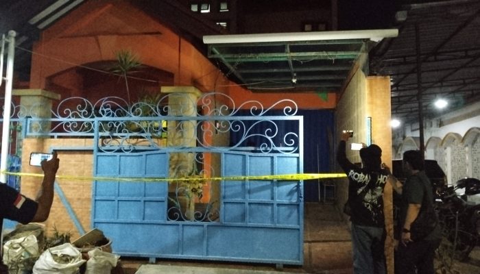 Puluhan Orang Diduga Pelaku Penagih Hutang Dengan Adanya Izin Lurah Pelaku Dengan Bebas Bobol Rumah Dimalam Hari Dan Jarah Isi Rumah