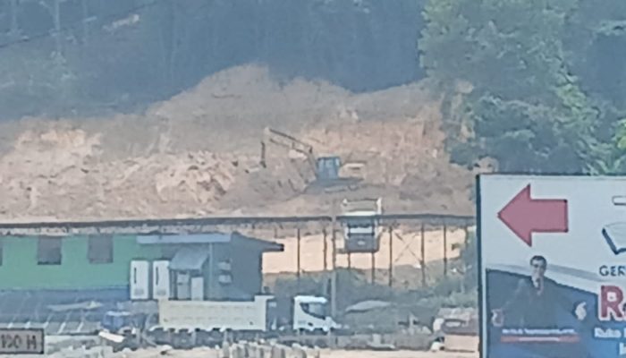 Pemotongan Bukit Daeng Makin Parah, Pengawasan Dipertanyakan