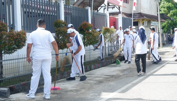 Sambut HUT RI ke-81, Lapas Kelas IIB Lhoksukon Gelar Jalan Santai dan Aksi Bersih Lingkungan