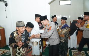 Kapolres Cirebon Kota Laksanakan Jumat Keliling di Masjid Nurul Jannah