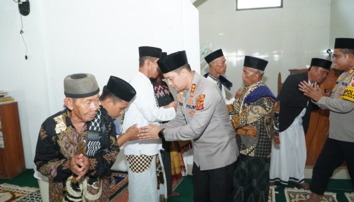 Kapolres Cirebon Kota Laksanakan Jumat Keliling di Masjid Nurul Jannah
