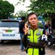 VIRAL…!!! Dua Oknum Anggota TNI PM Pekalongan Mengendarai Mobil Dinas Dan Memakai Atribut Seragam Dinas Mendatangi Tempat Penjual Obat-Obatan Terlarang Daftar G Tertangkap Basah Menerima Sejumlah Uang Lalu Bertindak Arogan Memukul Dan Merampas HP Jurnalis Saat Liputan