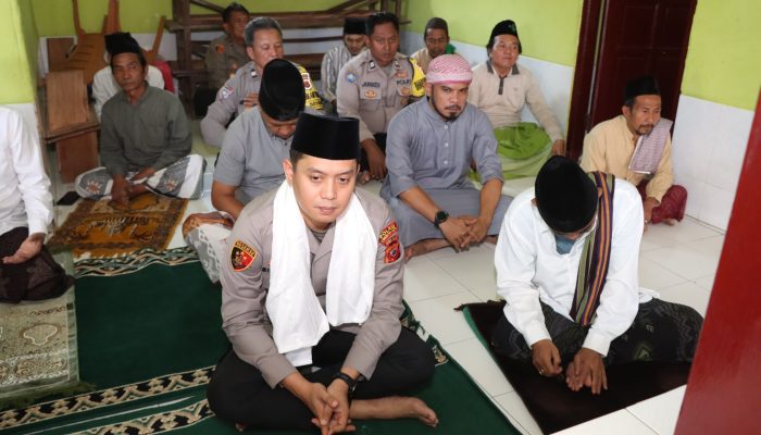 Kapolres Cirebon Kota Gelar Jumat Keliling di Masjid Agung Keramat Benda Kerep
