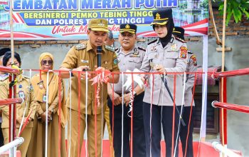 Jembatan Merah Putih Kelurahan Mandailing Diresmikan Wali Kota dan Kapolres Tebing Tinggi