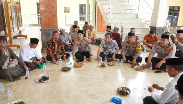 Jumat Keliling, Kapolres Cirebon Kota Silaturahmi dengan Warga Pilangsari